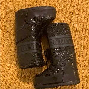 Moon boots